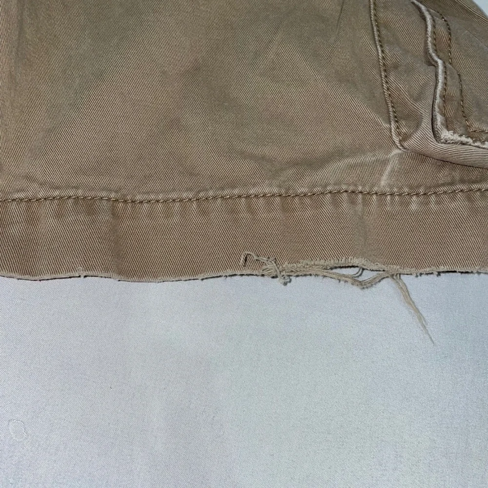 Old Navy Mens Cargo Shorts Khaki Tan Cotton Distressed Frayed Hem Size 32